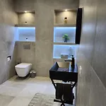 Apartment, Center & Close To The דירה