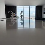 דירה Apartment, Center & Close To The *