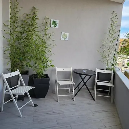 Apartment, Center & Close To The *