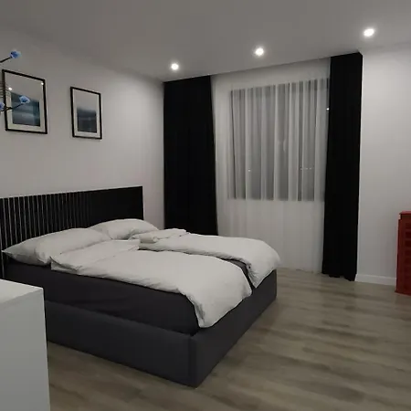 Apartment, Center & Close To The דורס