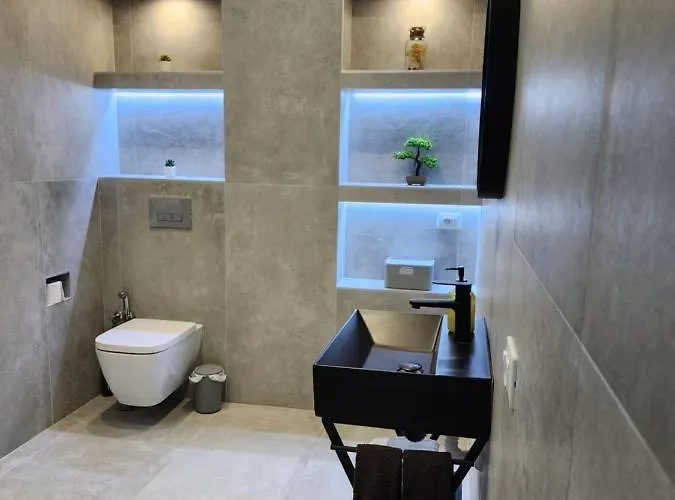 Apartment, Center & Close To The 아파트