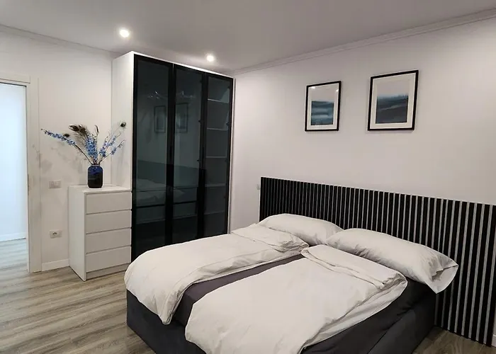 아파트 Apartment, Center & Close To The