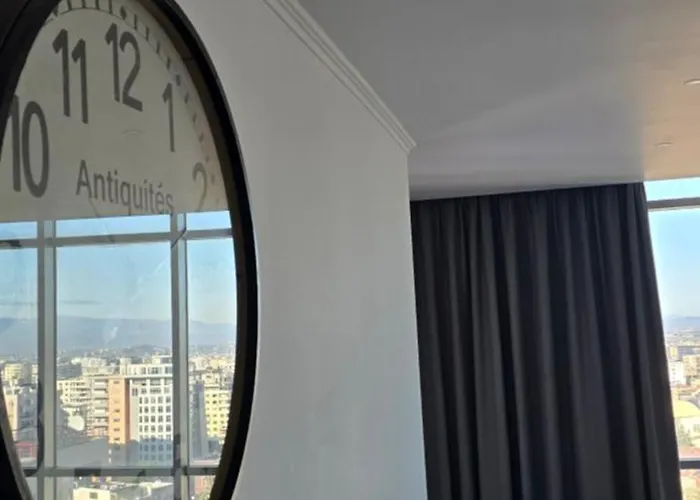 아파트 Apartment, Center & Close To The *